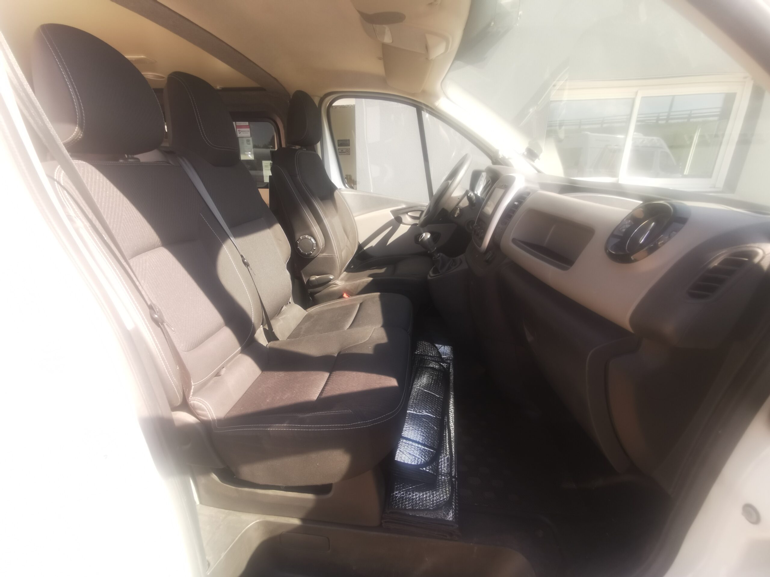 VAN RENAULT TRAFIC