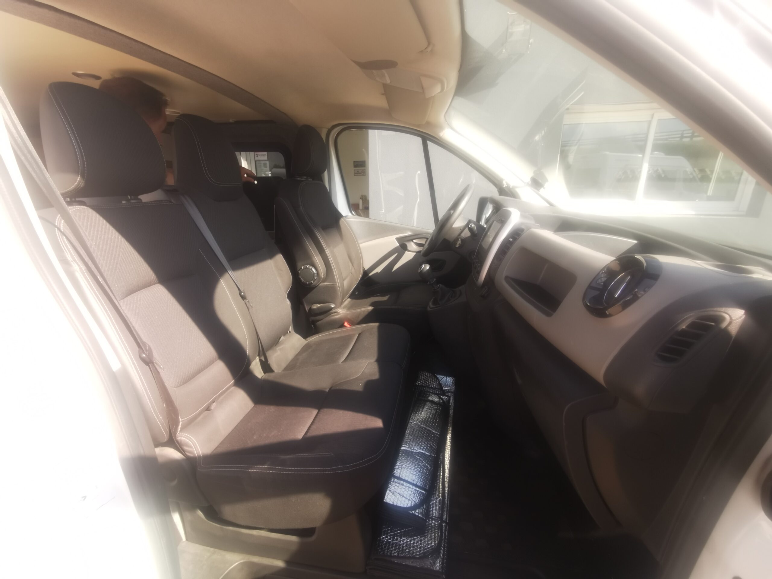 VAN RENAULT TRAFIC