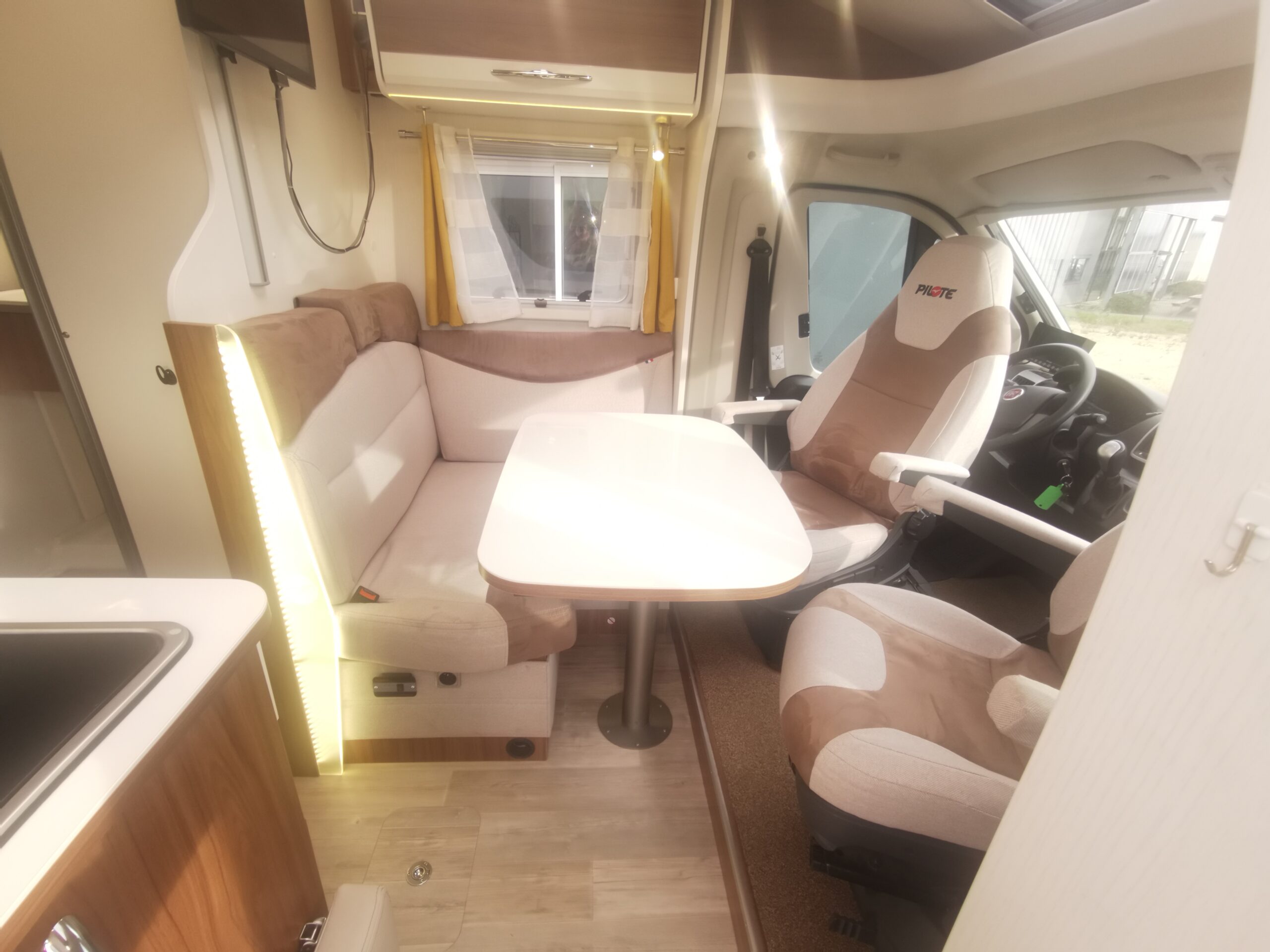 PROFILE PILOTE P 650 SENSATION BVA 150CV