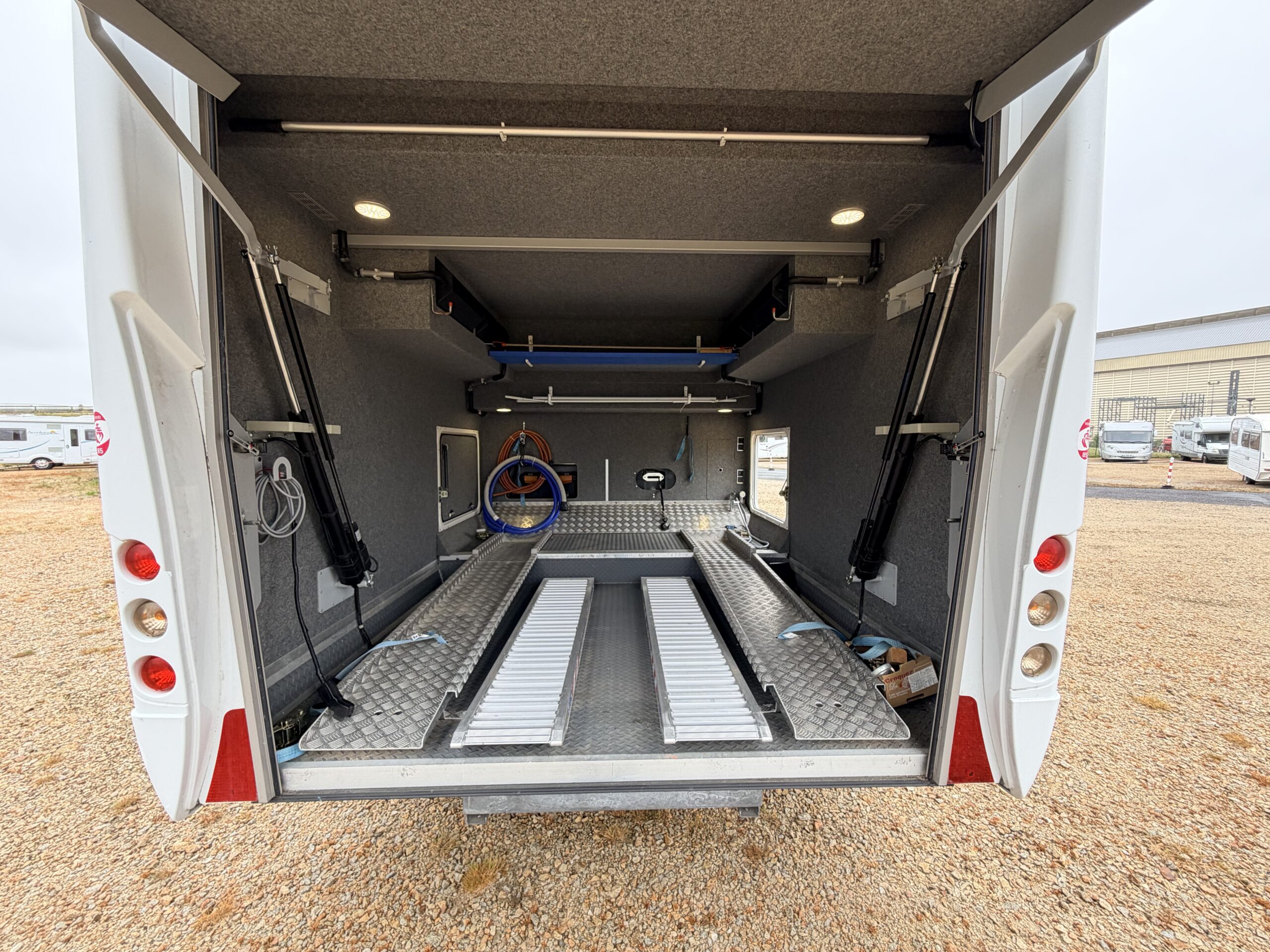 INTEGRAL HAUT DE GAMME LE VOYAGEUR RMB LINER 924 QD CAR SUR PORTEUR IVECO DAILY